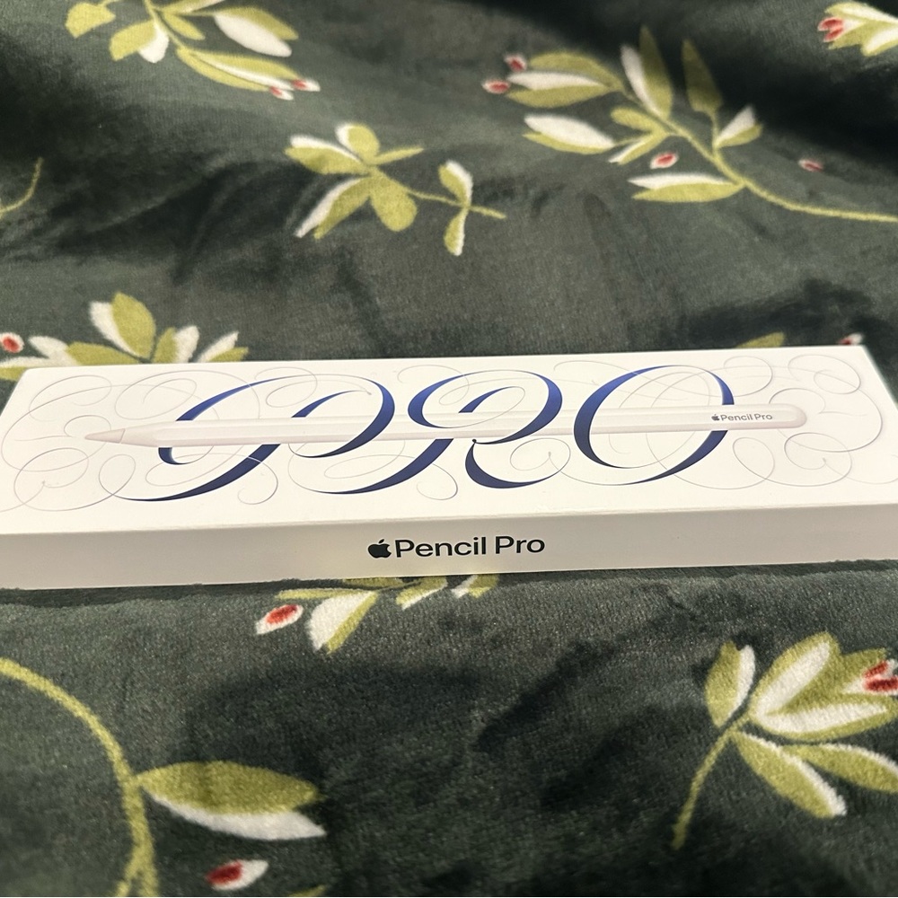 Apple Pencil Pro in Elegant White
